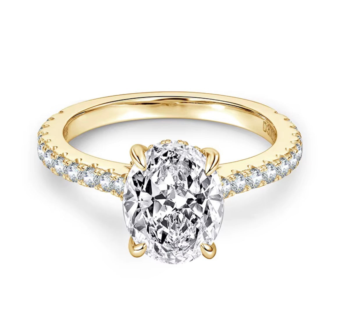 Ovale moissanite verlovingsring witgoud – witte achtergrond